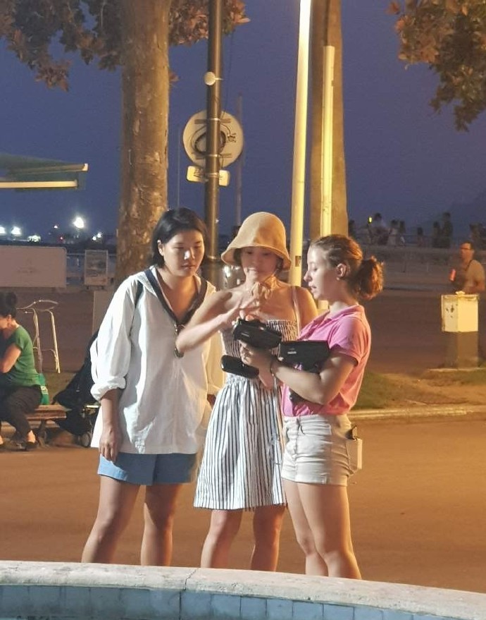 Hậu ly hôn, Song Joong Ki trốn mất tăm còn Song Hye Kyo lại ngày càng sexy không ngại khoe da thịt đi chơi muôn nơi-5