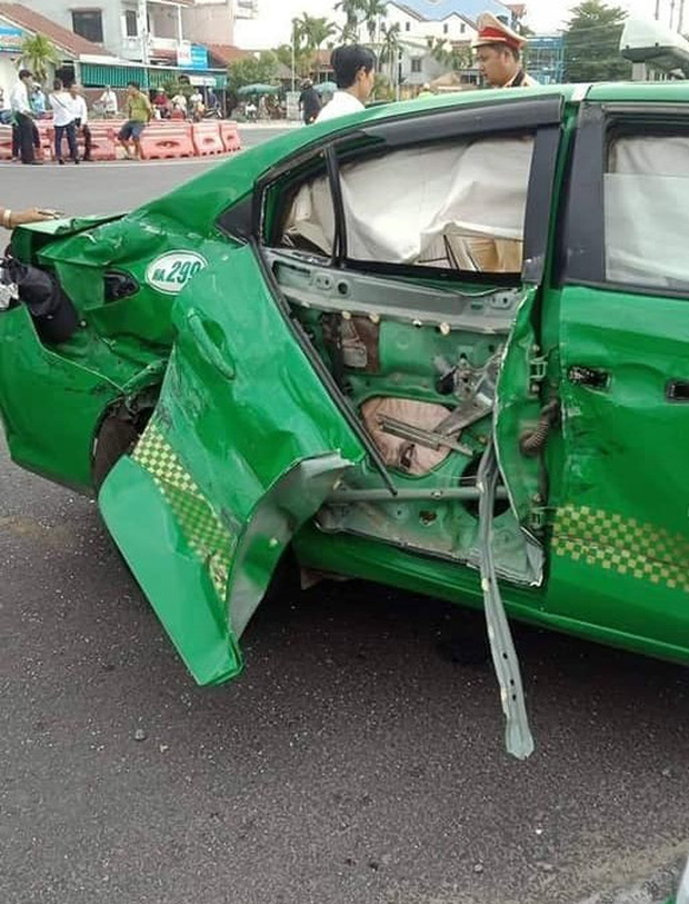 Taxi Mai Linh va chạm với xe tải khi chạy hướng bãi biển Cửa Đại về Hội An, 1 hành khách tử vong-3