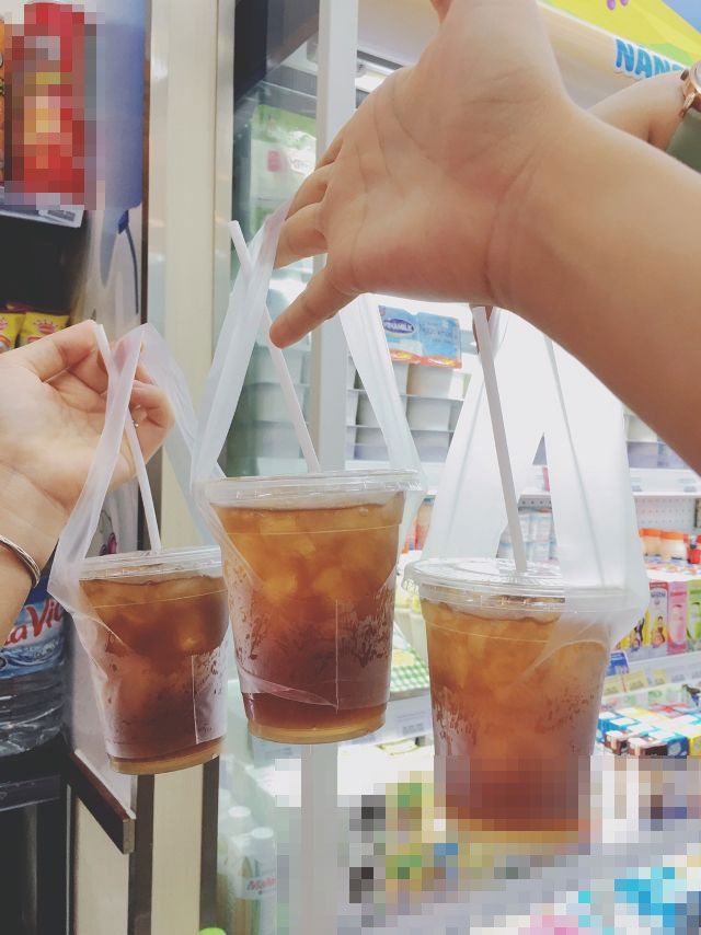 Mua nước mà hết đá thì khách sẽ được cốc đầy hay vơi? - câu hỏi gây tranh cãi từ vụ cửa hàng tiện lợi nổi tiếng Hà Nội bị tố bán cốc trà chanh chỉ có phân nửa-3