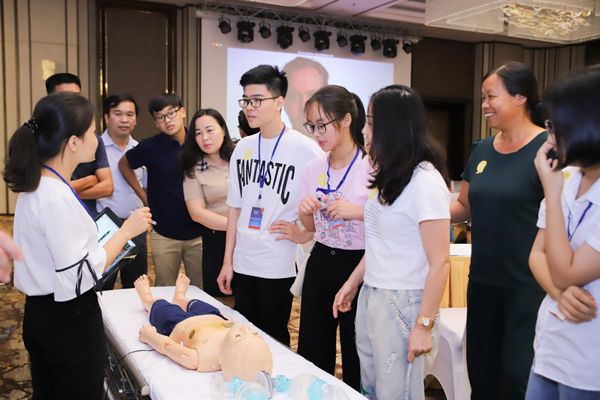 Nữ sinh 17 tuổi giành giải nhất cuộc thi viết luận bằng tiếng Anh Write4Change-6