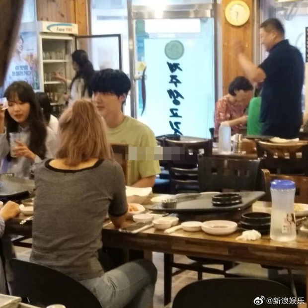 Lộ ảnh Ahn Jae Hyun một mình ngồi giữa 3 cô gái xinh đẹp đón sinh nhật gây xôn xao: Bằng chứng ngoại tình là đây?-3