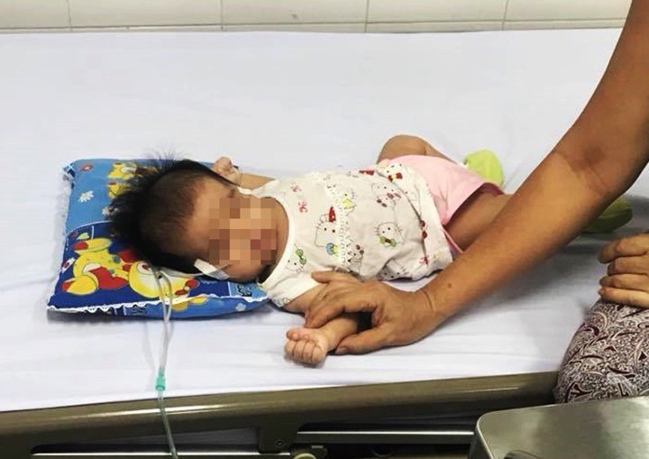 TP.HCM: Bé gái 40 ngày tuổi ngưng tim, ngưng thở nguy kịch vì sặc sữa khi đang bú mẹ-2