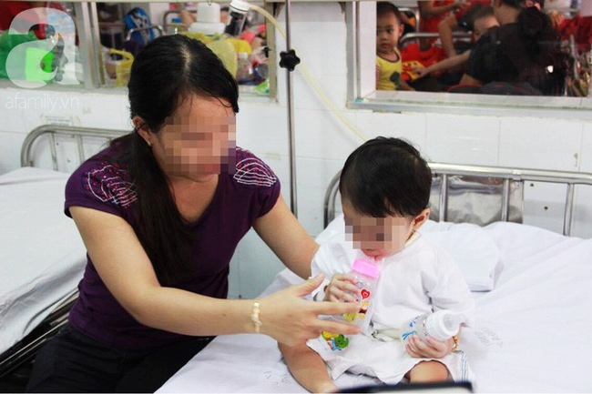 TP.HCM: Bé gái 40 ngày tuổi ngưng tim, ngưng thở nguy kịch vì sặc sữa khi đang bú mẹ-3