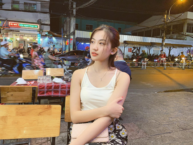 Nhìn là ghét trong phim nhưng tiểu tam Trà (Hoa hồng trên ngực trái) ngoài đời hóa ra xinh đẹp, sexy tới cỡ này-8