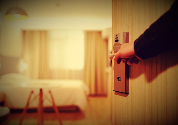Chồng cho 170 triệu tiền tiêu vặt mỗi tháng, vợ vẫn ngang nhiên cắm sừng nhưng thân thế và bí mật kẻ thứ 3 mới kinh khủng-1
