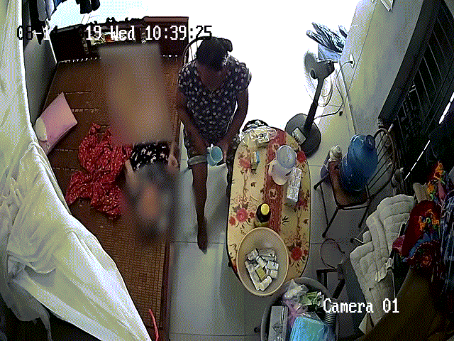 Người con trai lên tiếng sau vụ người giúp việc bóp mũi, tát mẹ trên giường: Mẹ mình yếu đi, giờ không ngồi dậy được nữa-2