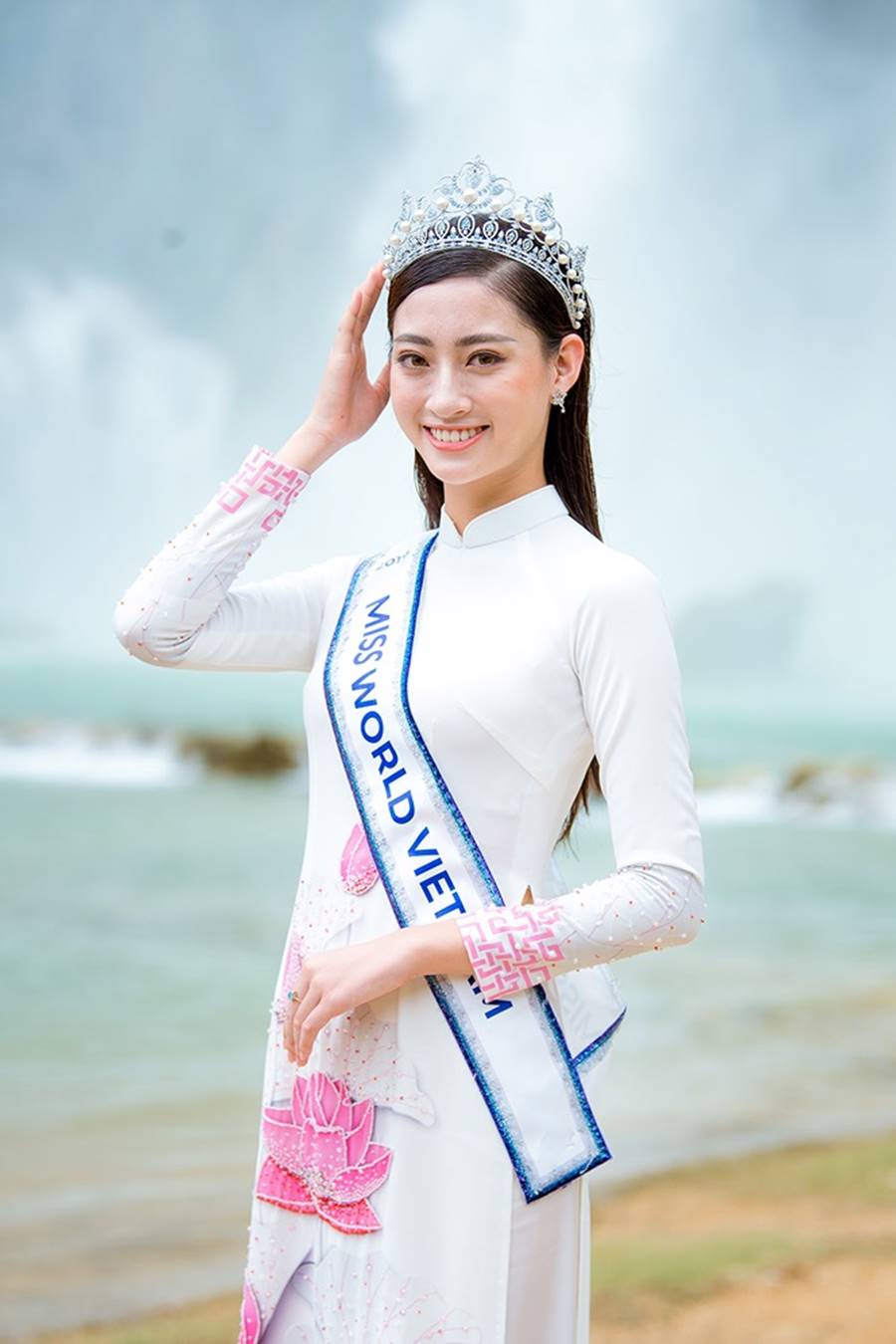 Hoa hậu Lương Thuỳ Linh thả dáng giữa chốn bồng lai tiên cảnh của Cao Bằng-12