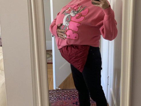 Trêu chọc nữ du khách nhưng bị ngó lơ, người đàn ông bực tức luôn miệng mắng chửi rồi lao vào túm tóc, hành hung cô gái dữ dội-4