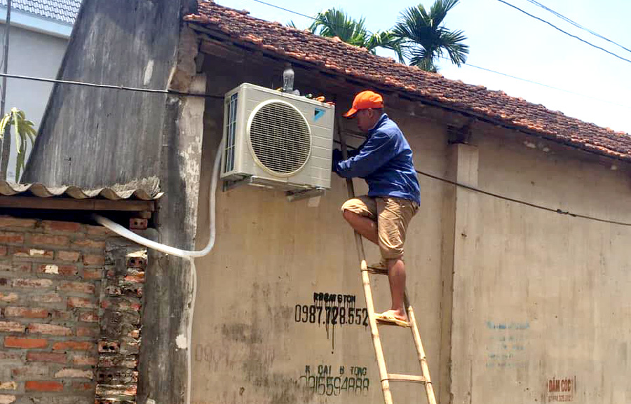 Đứng cổng trường nhìn thấy đồng nghiệp đi dạy, tôi ứa nước mắt”-1