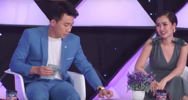 Trấn Thành mang cả ba lô tiền mặt đến trường quay khiến đồng nghiệp ngỡ ngàng-1