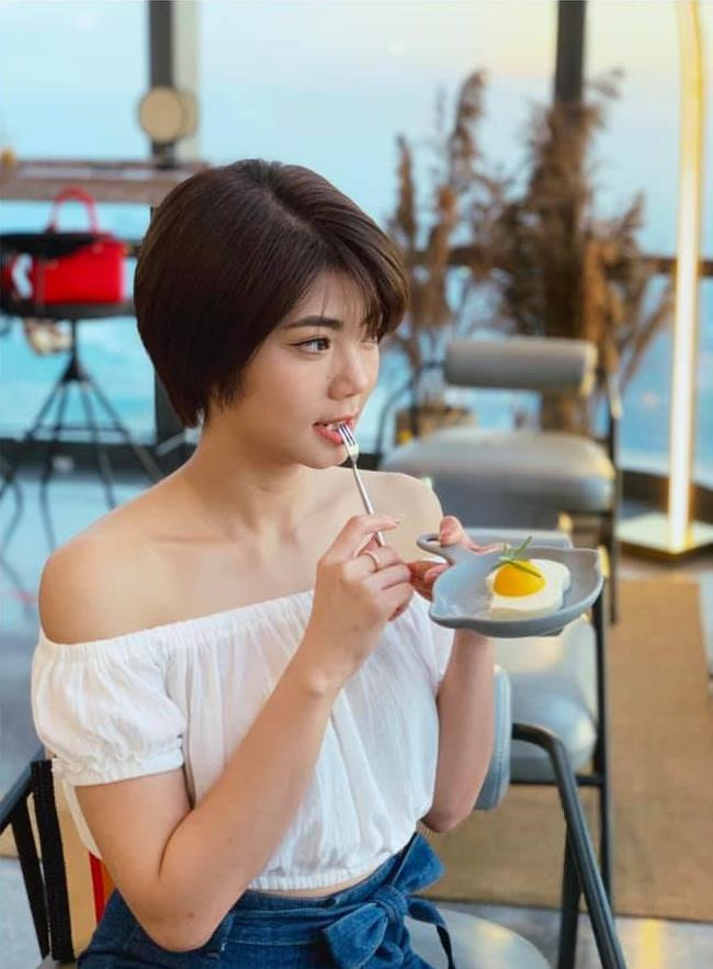 Nhan sắc người yêu tin đồn của Tim sau khi ly hôn Trương Quỳnh Anh-3