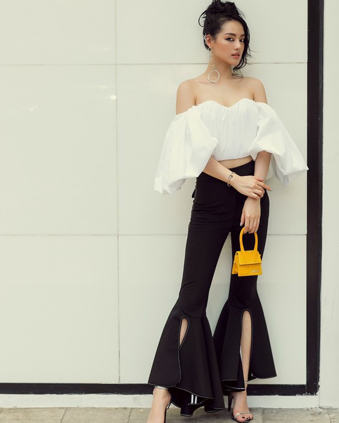 Cùng một chiếc túi hiệu bé tí: Chi Pu khoe thần thái, H’Hen Niê đựng chôm chôm, Ngọc Trinh lại vừa mang vừa gặm bánh mì-4