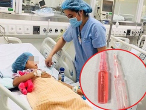 Tưởng thuốc diệt chuột là kẹo, 2 chị em chia nhau ăn và bị ngộ độc: Bác sĩ nhắc điều cần chú ý để tránh tai nạn cho trẻ