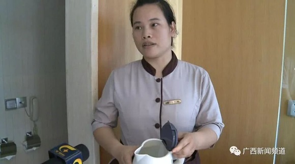 Cô gái sành điệu để lại vật thể lạ trong ấm đun nước khách sạn 5 sao, nhân viên dọn phòng khi phát hiện đã buồn nôn nửa ngày-2