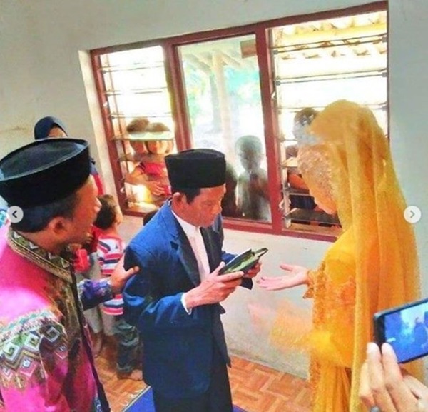 Đám cưới ông cháu gây xôn xao dư luận: Cô dâu 27 tuổi phải lòng ông lão 83, hạ quyết tâm lấy bằng được-5