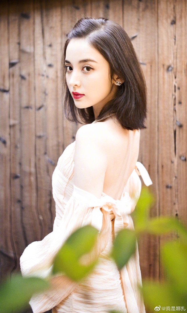 Những cô gái được dân Trung Quốc ca ngợi liếc một cái là nghiêng thành-2