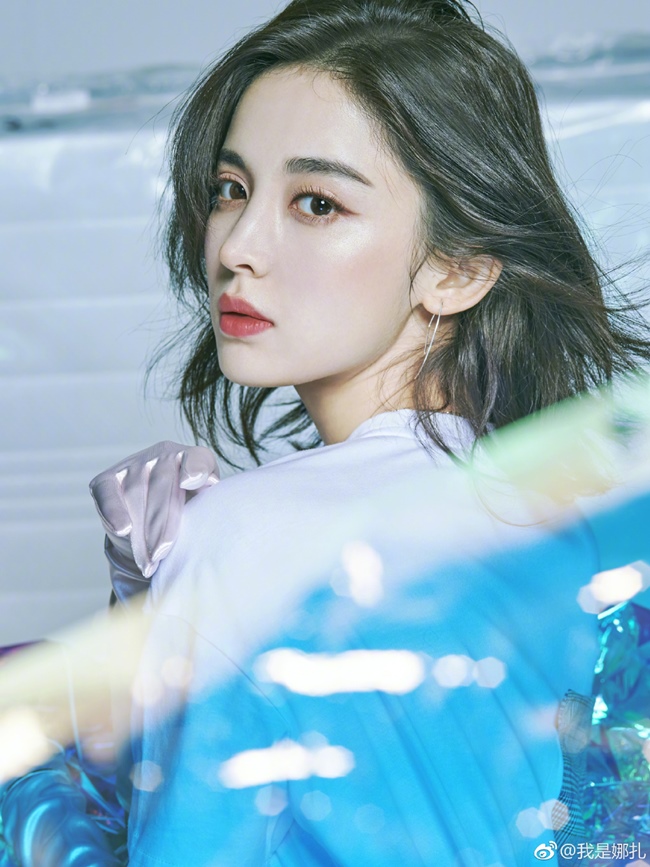 Những cô gái được dân Trung Quốc ca ngợi liếc một cái là nghiêng thành-3
