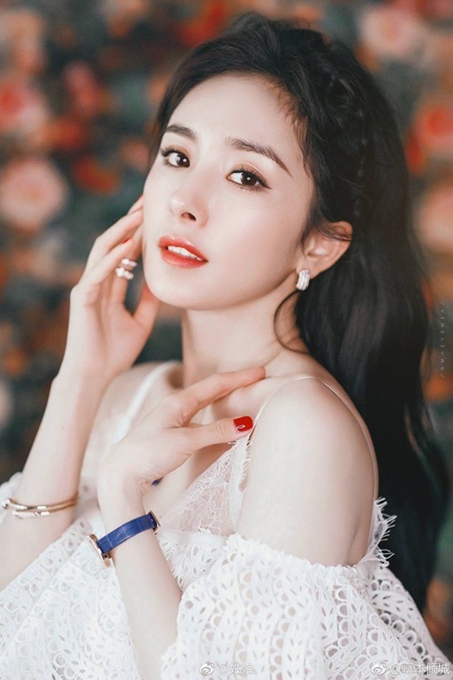 Những cô gái được dân Trung Quốc ca ngợi liếc một cái là nghiêng thành-8