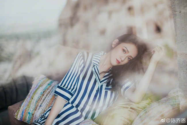 Những cô gái được dân Trung Quốc ca ngợi liếc một cái là nghiêng thành-13