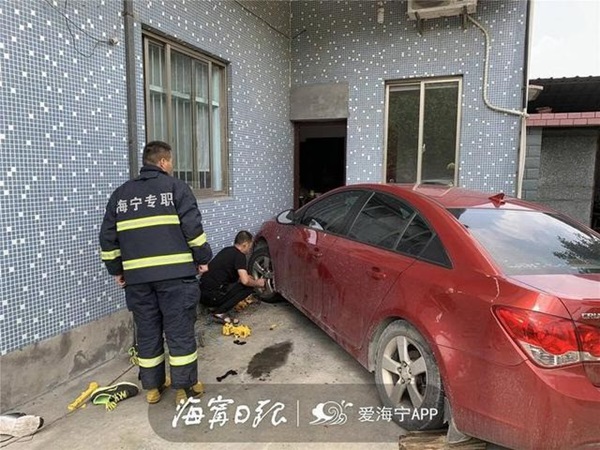 Chỉ muốn giúp con trai đi rửa xe, bố vô tình gây ra bi kịch khiến ông ân hận suốt đời-1