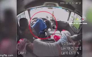Tài xế đột tử khi đang cầm lái, phụ xe lập tức nhảy lên tấp xe vào lề đường-1