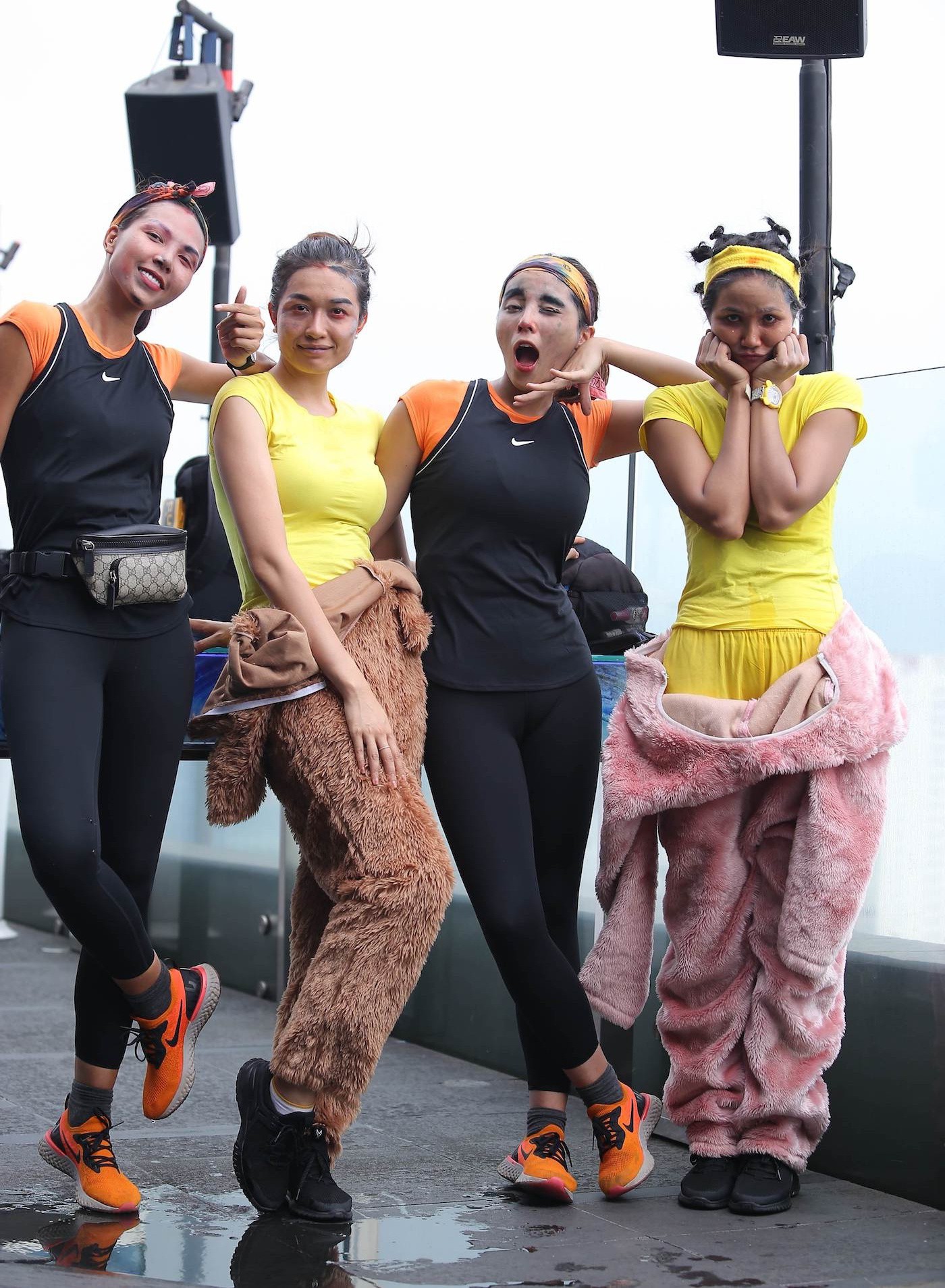 Cuộc đua kỳ thú: Hoa hậu HHen Niê đen đúa khó nhận ra, lớn tiếng hỏi lại chương trình khiến ai cũng bất ngờ-9