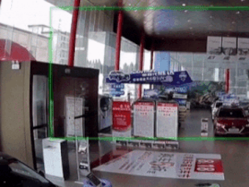 Ôtô suýt bị tông vì tài xế dừng giữa đường nhặt tiền-1