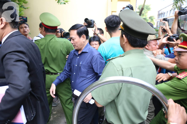 Nguyễn Hữu Linh bị tuyên phạt 18 tháng tù giam cho tội Dâm ô bé gái trong thang máy Sài Gòn-9