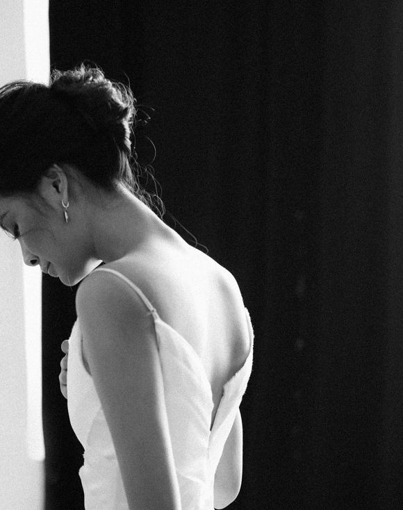 Hoa hậu Hương Giang cuốn hút với gam màu đen - trắng-5