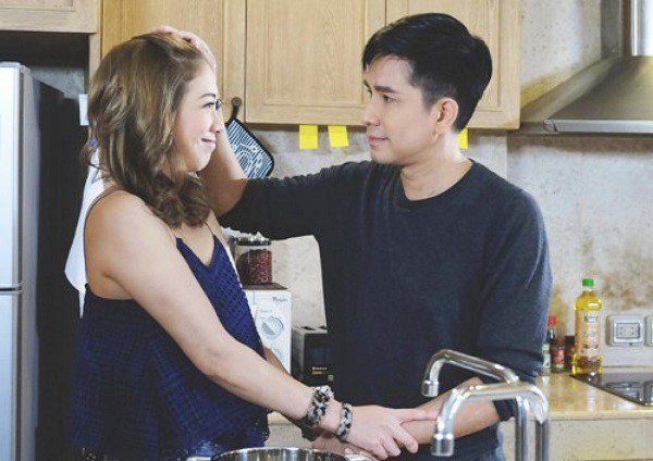 Được tình báo chồng vào khách sạn với bồ, vợ phi đến đánh ghen thì sững sờ trước cảnh tượng-1