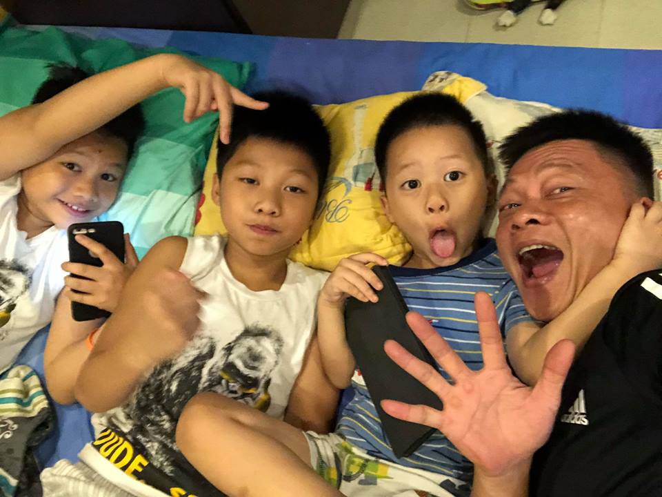 Ngày đầu vào lớp 1, con trai BTV Quang Minh gây chuyện khiến cả bố được phen hốt hoảng-3