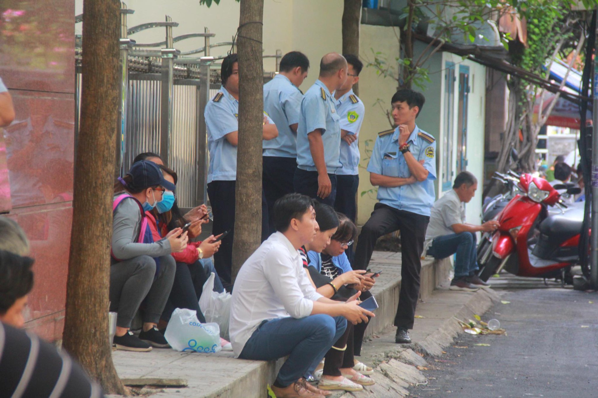 Nguyễn Hữu Linh bị tuyên phạt 18 tháng tù giam cho tội Dâm ô bé gái trong thang máy Sài Gòn-6