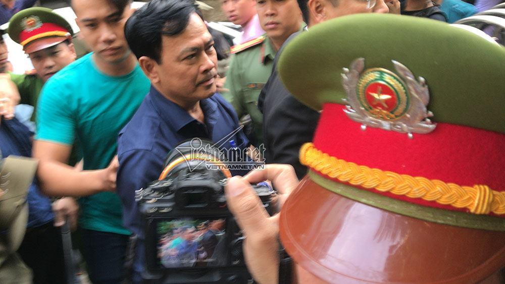 Nguyễn Hữu Linh bị tuyên phạt 18 tháng tù giam cho tội Dâm ô bé gái trong thang máy Sài Gòn-1