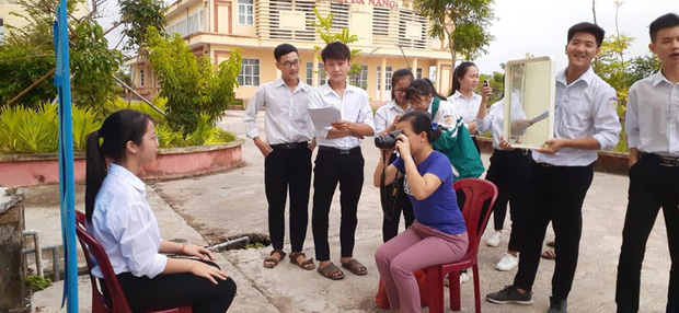 Nhìn cách cô trò trường này chụp ảnh thẻ, các studio xịn sò cũng phải chào thua!-1