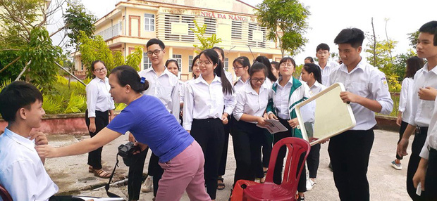 Nhìn cách cô trò trường này chụp ảnh thẻ, các studio xịn sò cũng phải chào thua!-2