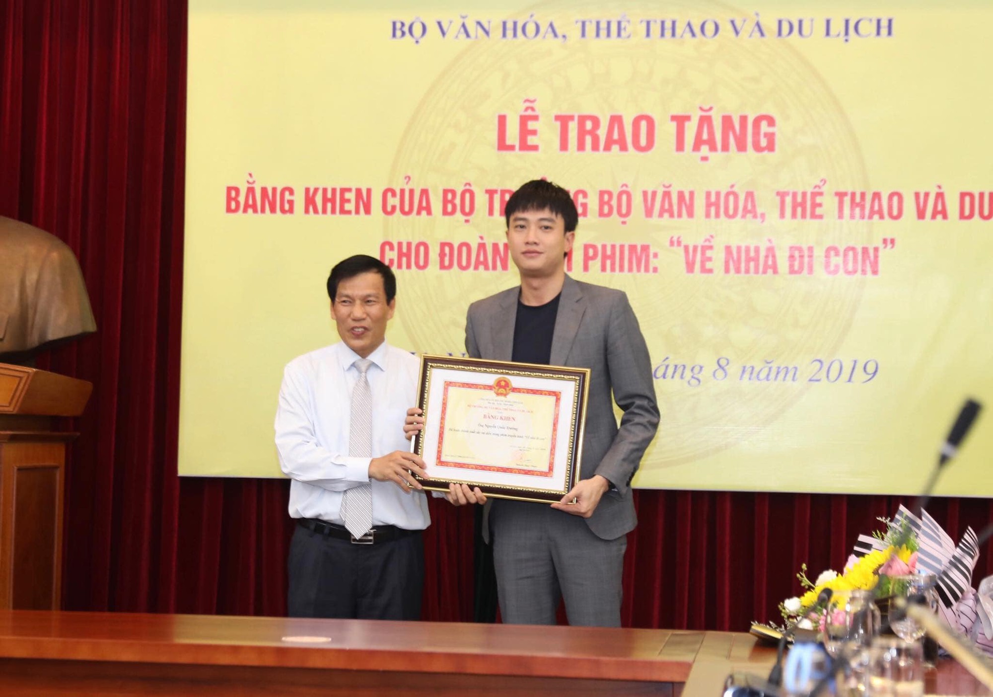 Về nhà đi con: Khải - Trọng Hùng lên tiếng về việc không được tặng bằng khen của Bộ VH-TT&DL-1