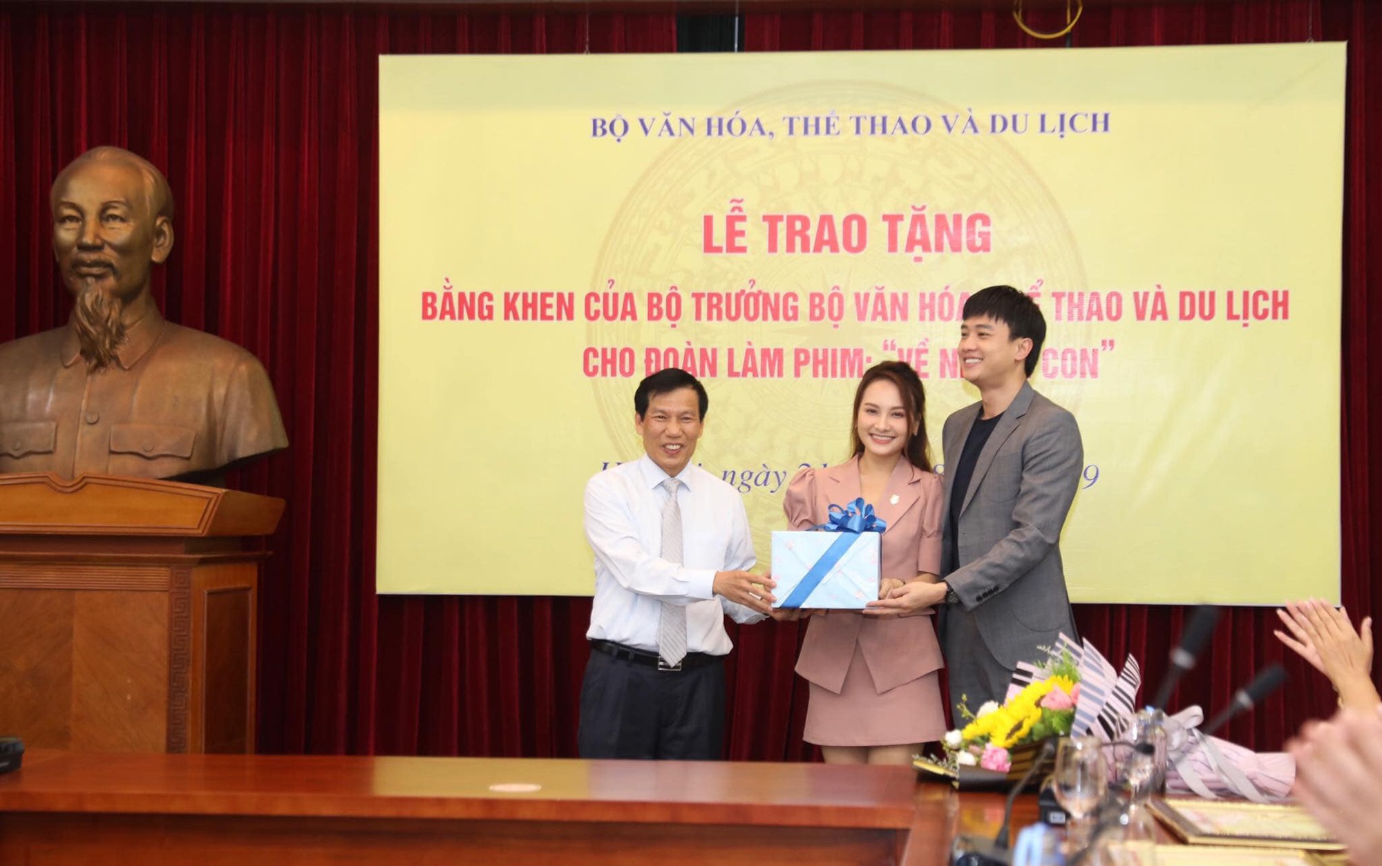Về nhà đi con: Khải - Trọng Hùng lên tiếng về việc không được tặng bằng khen của Bộ VH-TT&DL-2