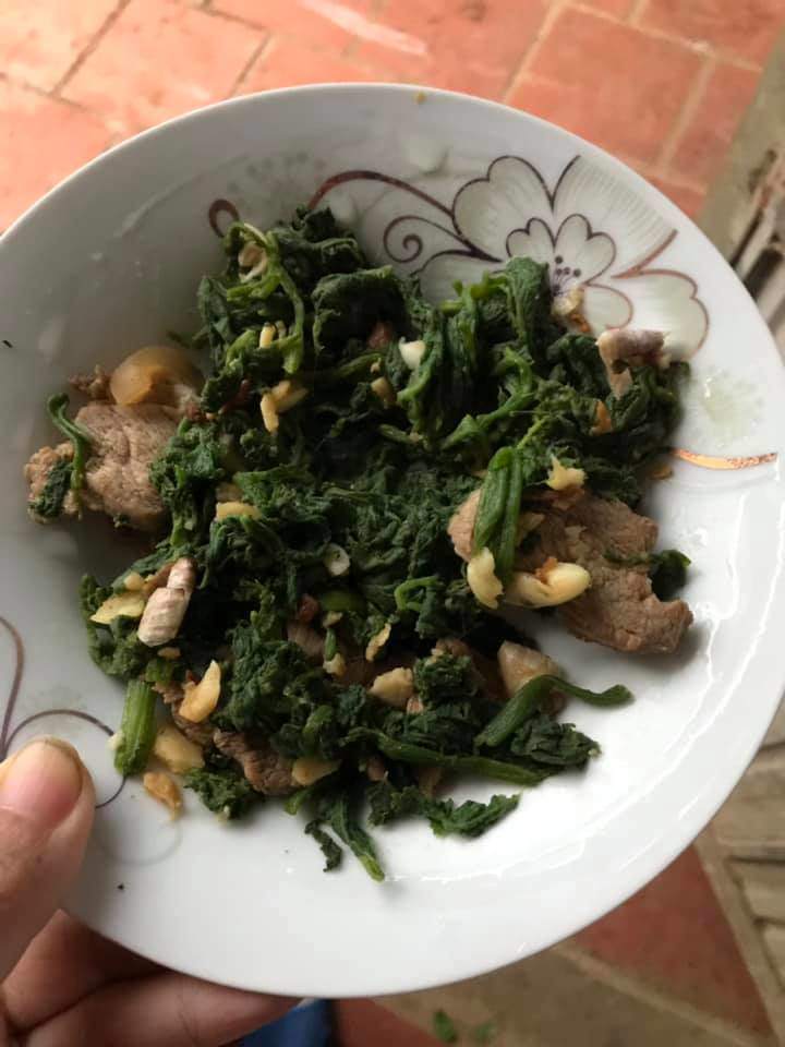 Về nhà nội ở cữ sau sinh, con dâu chết lặng trước mâm cơm mẹ chồng nấu-1