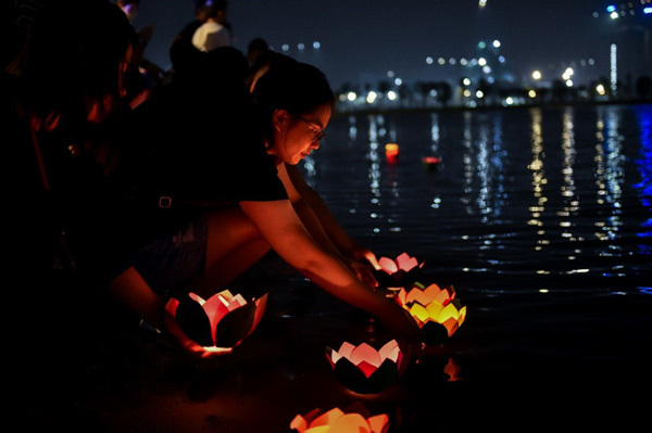Thả đèn hoa đăng- nét văn hóa mới ở Thành phố biển hồ Vinhomes Ocean Park-3