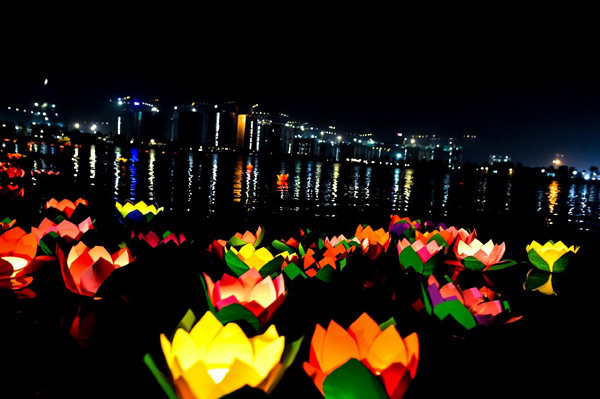 Thả đèn hoa đăng- nét văn hóa mới ở Thành phố biển hồ Vinhomes Ocean Park-5