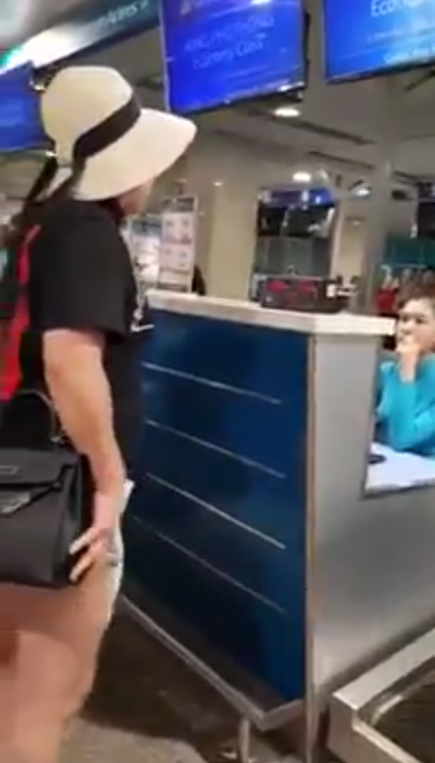 Chính thức đình chỉ công tác 30 ngày với nữ công an Hà Nội mắng chửi nhân viên sân bay Tân Sơn Nhất-1