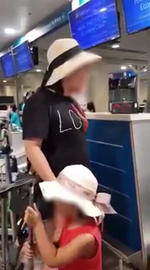 Chính thức đình chỉ công tác 30 ngày với nữ công an Hà Nội mắng chửi nhân viên sân bay Tân Sơn Nhất-2