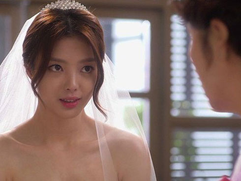 Đang hừng hực yêu thì tiếng hét chói tai từ hàng xóm khiến tôi tái mặt, buộc phải lôi cổ vợ dậy tra hỏi-2