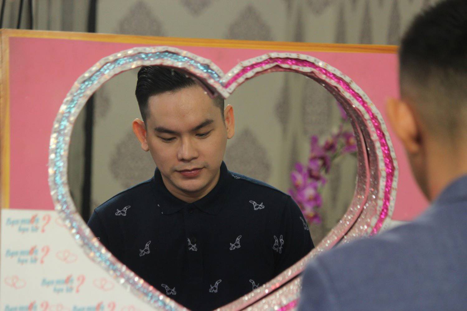 Chàng trai khiến bố sốc, mẹ ngất xỉu tại chỗ khi công bố đồng tính, Cát Tường choáng không nói nên lời-6