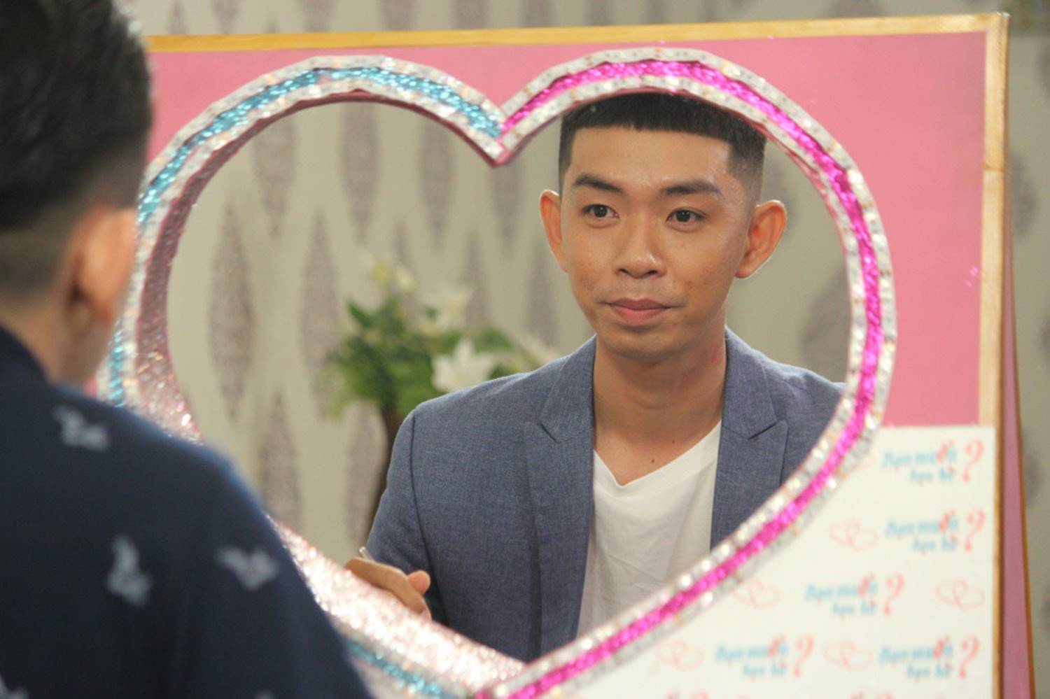 Chàng trai khiến bố sốc, mẹ ngất xỉu tại chỗ khi công bố đồng tính, Cát Tường choáng không nói nên lời-7