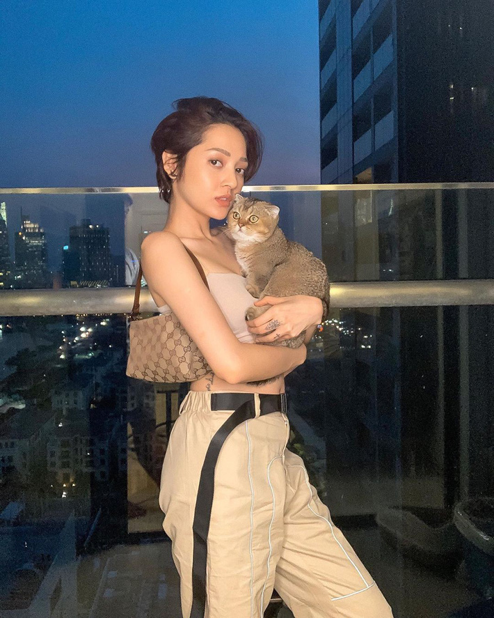 Hậu Về nhà đi con Bảo Thanh, Thu Quỳnh diện đồ đơn giản mà cá tính chẳng thua gì các chân dài Vbiz-16