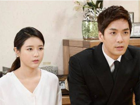 Cô bạn đồng nghiệp khoe món quà 20/10 đắt đỏ, tôi giật nảy mình rồi đau đớn khi đứng bên đường chứng kiến màn yêu đương của cô bạn và anh rể mình-3