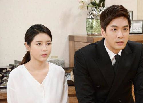 Em vợ mang bạn gái về giới thiệu, anh rể đánh rơi ly rượu khi nhận ra đó chính là...-2