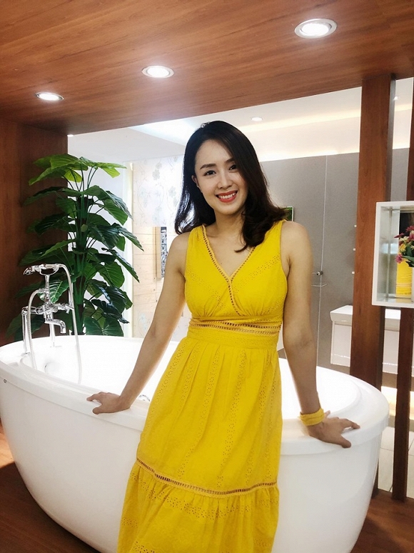 Trong phim Hoa hồng trên ngực trái bị chồng ngoại tình và bạo lực, ngoài đời cuộc sống của Hồng Diễm ra sao?-16