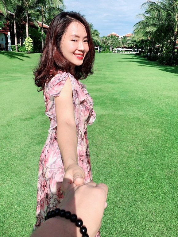 Trong phim Hoa hồng trên ngực trái bị chồng ngoại tình và bạo lực, ngoài đời cuộc sống của Hồng Diễm ra sao?-17